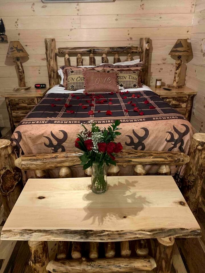 Fantastic Secluded Cabin with Fire Pit and Hot-tub in Campbellsville, Kentucky