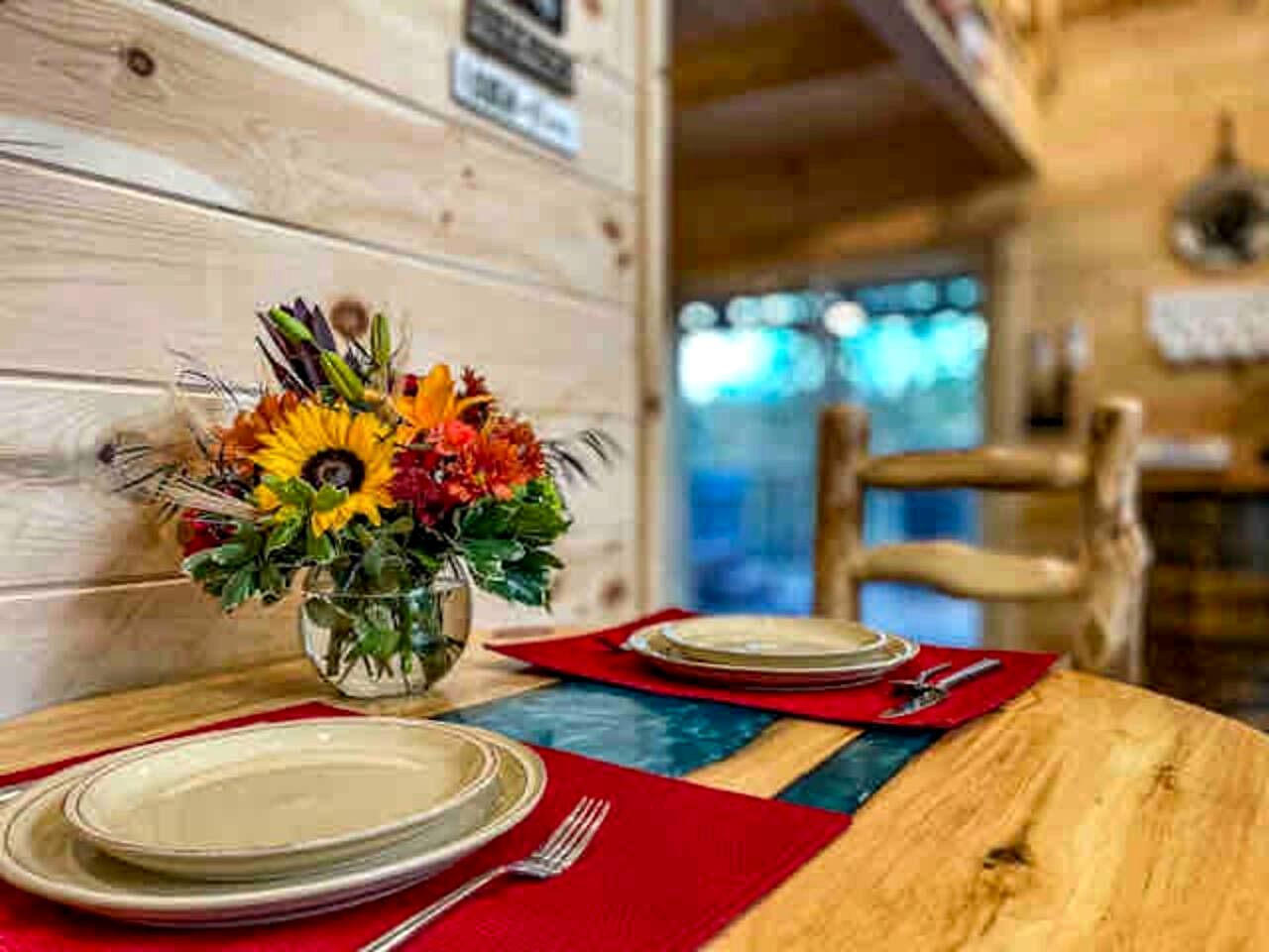 Fantastic Secluded Cabin with Fire Pit and Hot-tub in Campbellsville, Kentucky