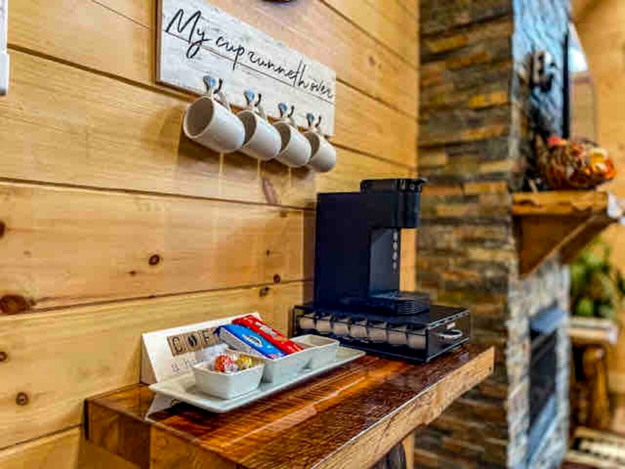 Fantastic Secluded Cabin with Fire Pit and Hot-tub in Campbellsville, Kentucky