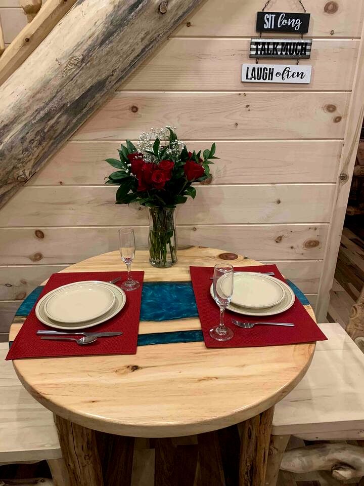 Fantastic Secluded Cabin with Fire Pit and Hot-tub in Campbellsville, Kentucky