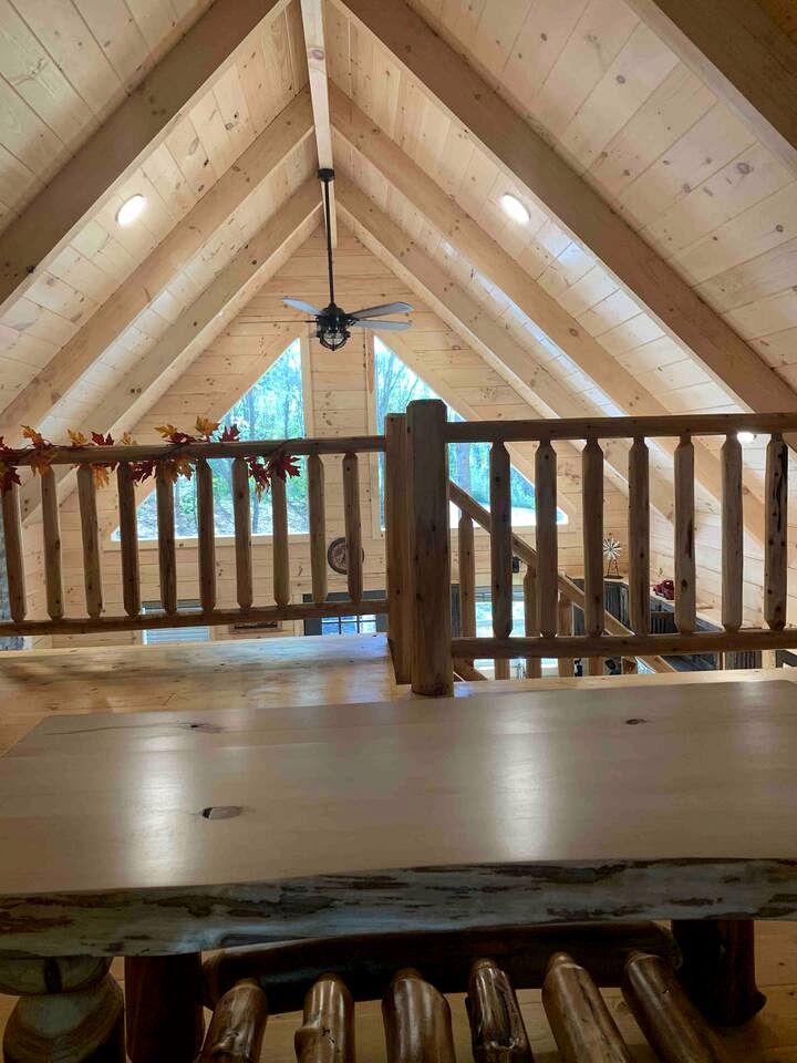 Fantastic Secluded Cabin with Fire Pit and Hot-tub in Campbellsville, Kentucky