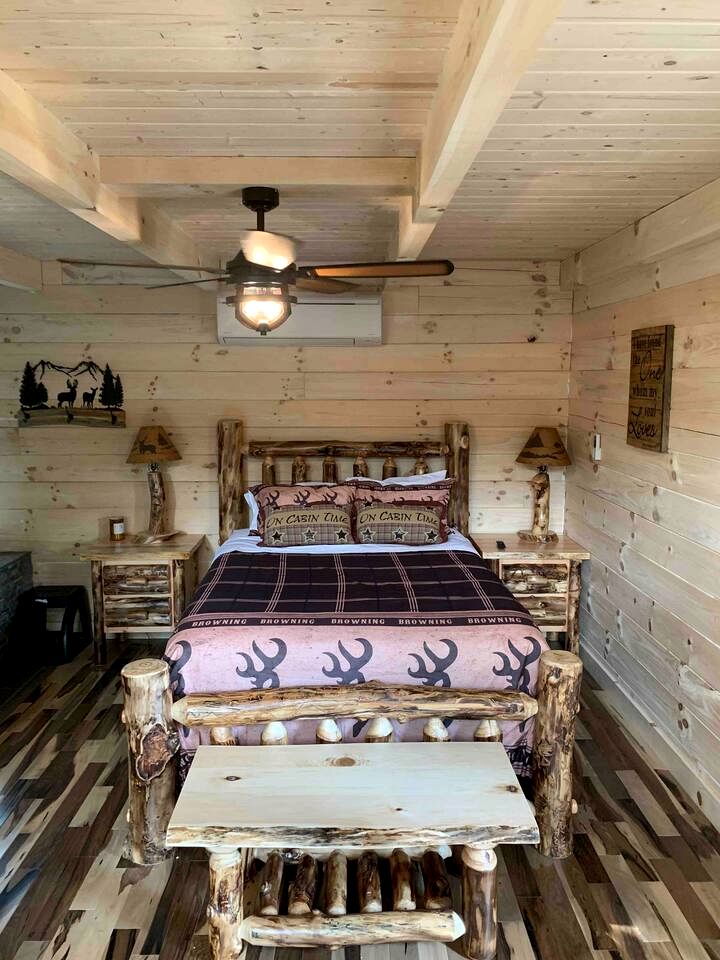 Fantastic Secluded Cabin with Fire Pit and Hot-tub in Campbellsville, Kentucky