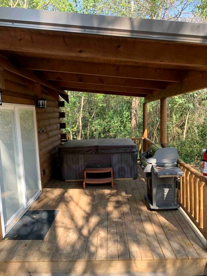 Fantastic Secluded Cabin with Fire Pit and Hot-tub in Campbellsville, Kentucky