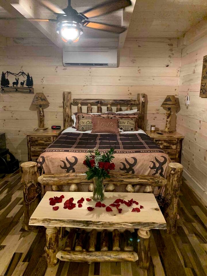 Fantastic Secluded Cabin with Fire Pit and Hot-tub in Campbellsville, Kentucky