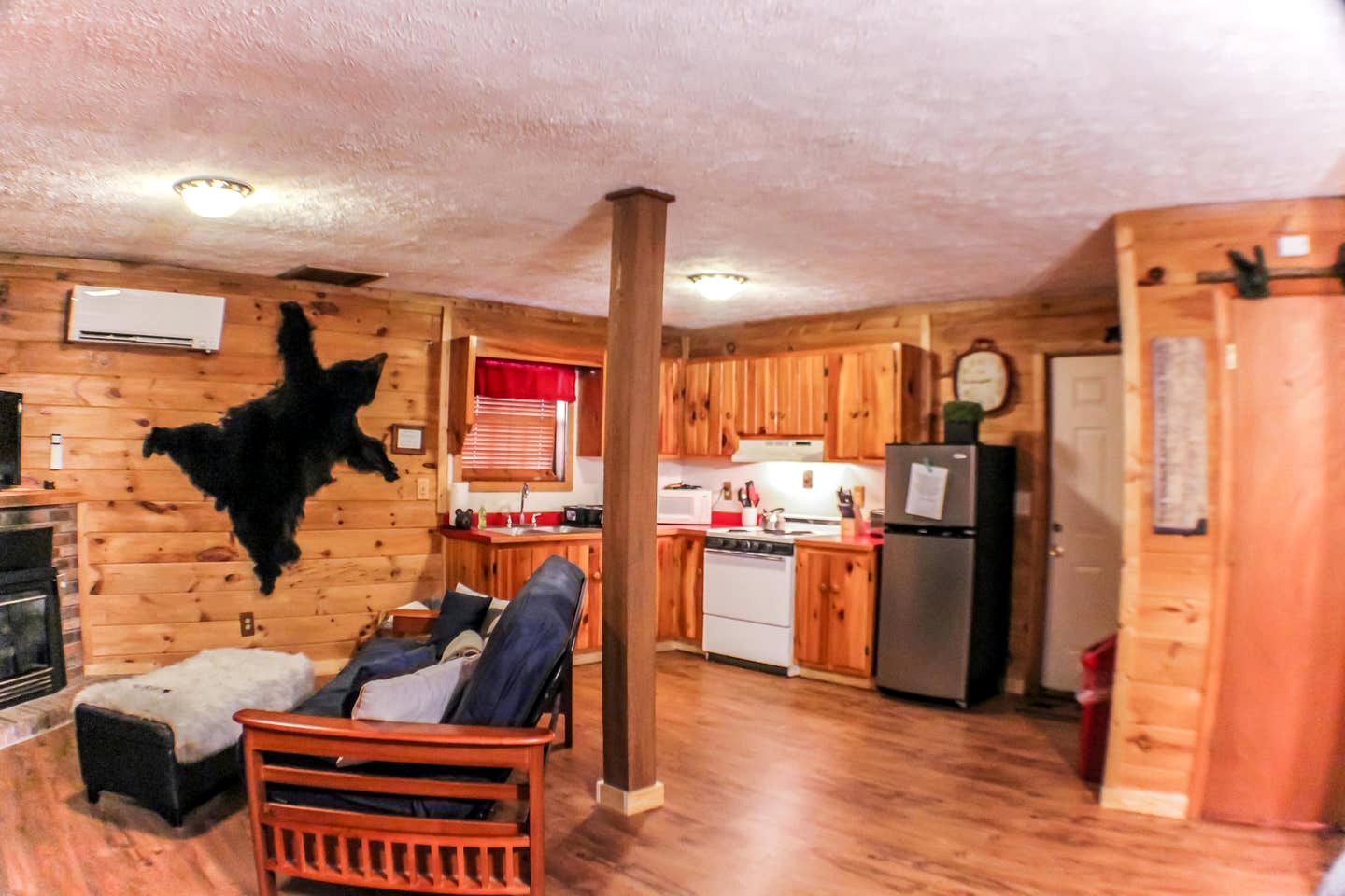 Fantastic Secluded Cabin with Hot-tub in Sevierville, Tennessee
