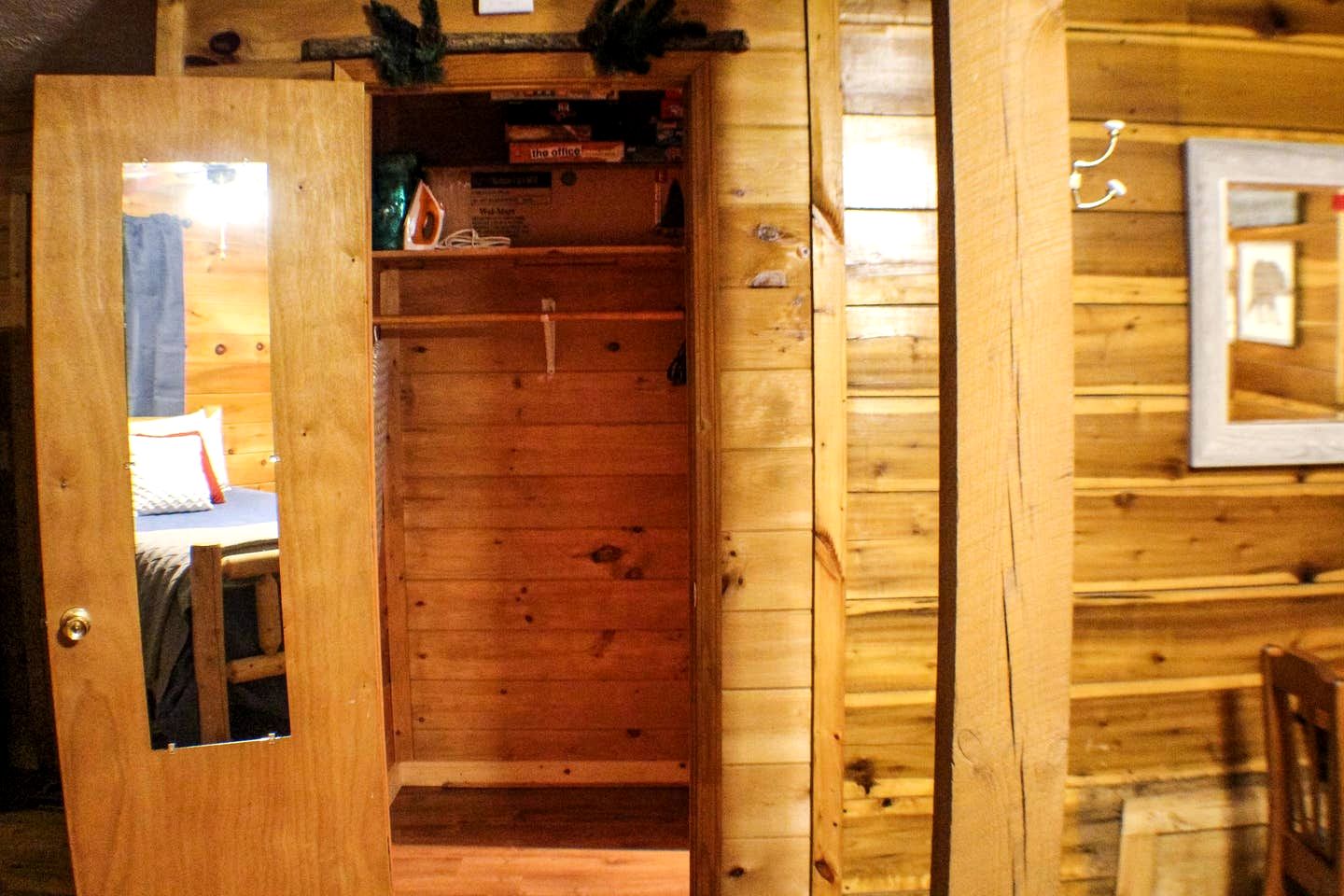 Fantastic Secluded Cabin with Hot-tub in Sevierville, Tennessee
