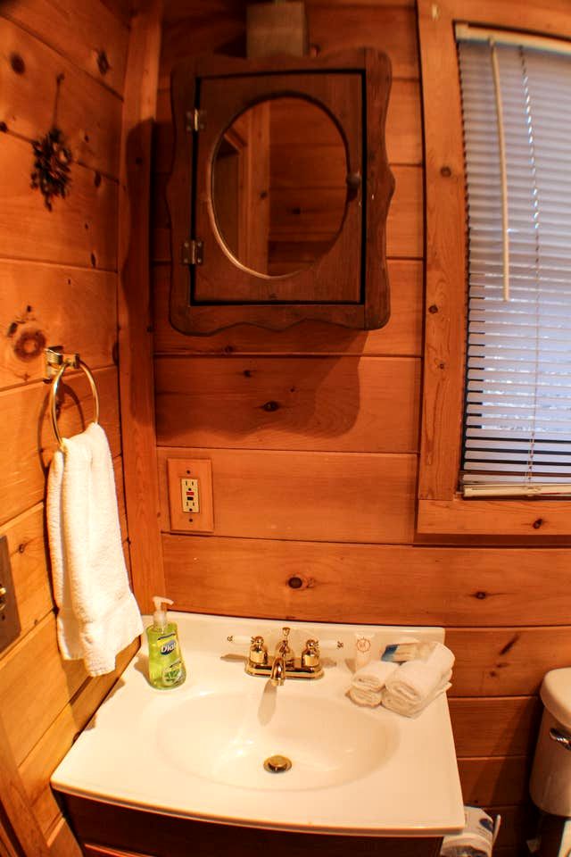 Fantastic Secluded Cabin with Hot-tub in Sevierville, Tennessee