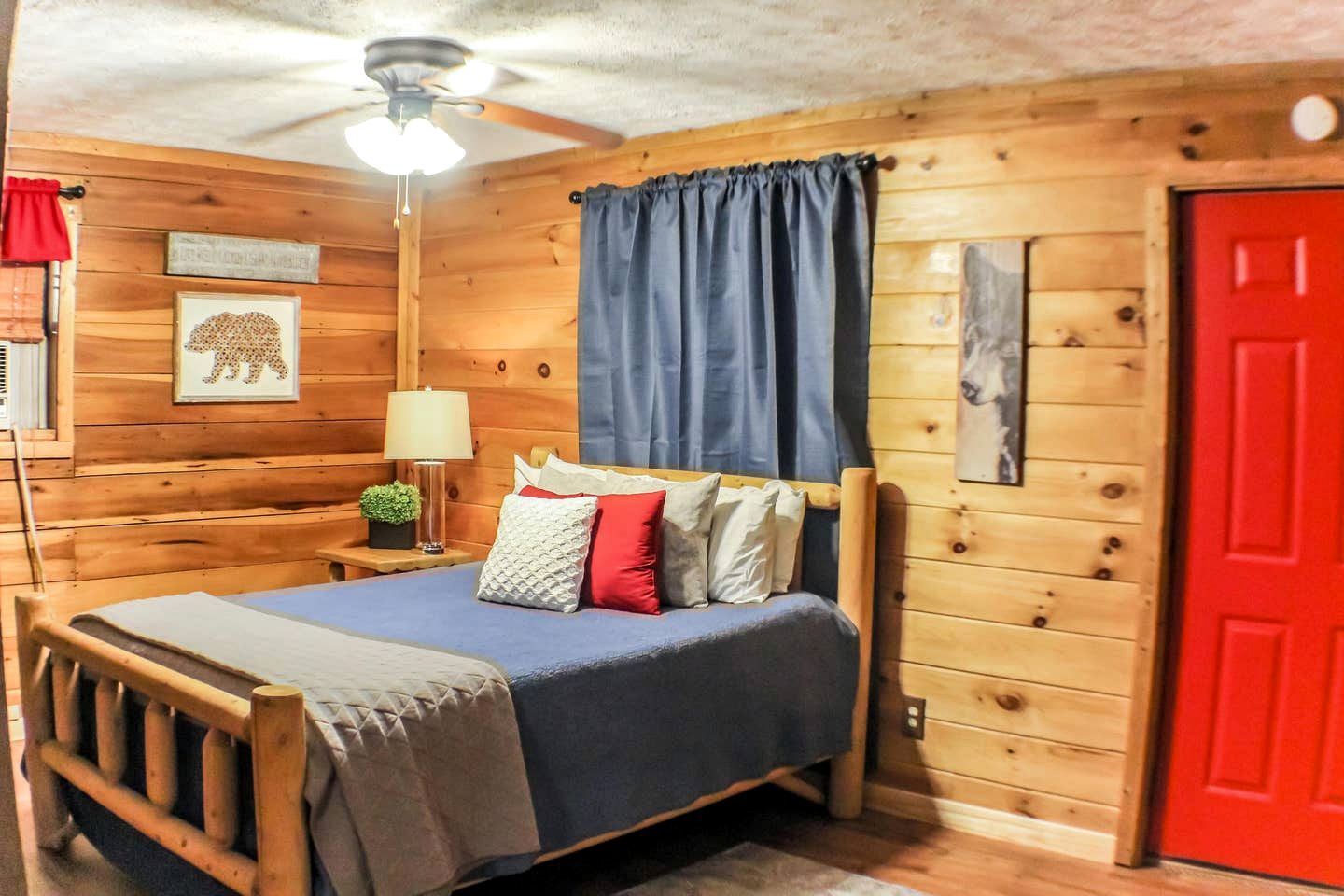 Fantastic Secluded Cabin with Hot-tub in Sevierville, Tennessee