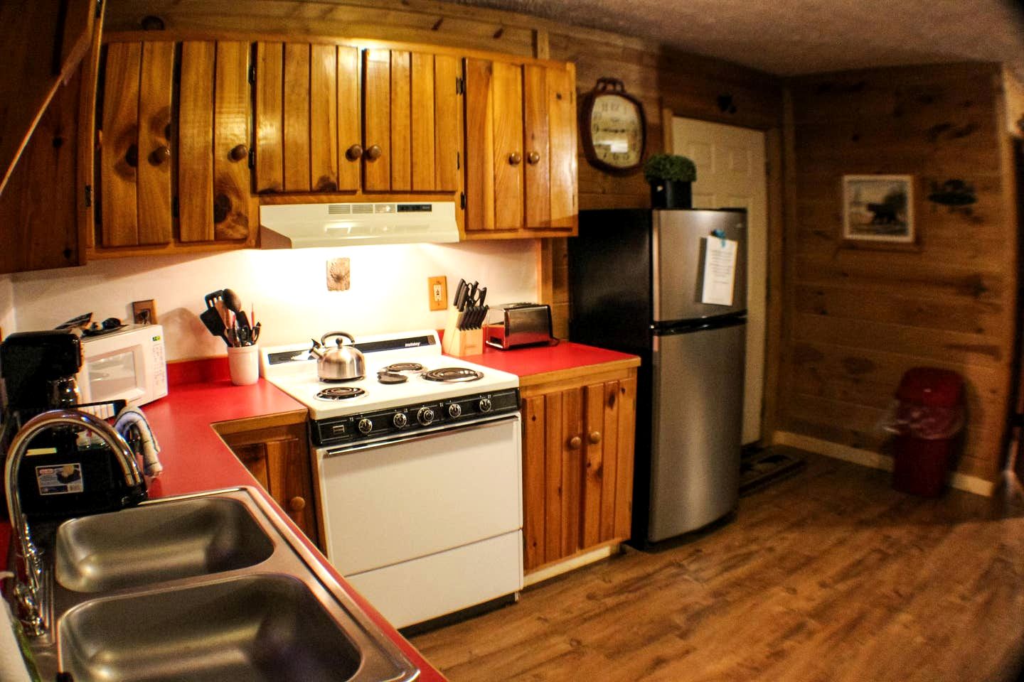 Fantastic Secluded Cabin with Hot-tub in Sevierville, Tennessee