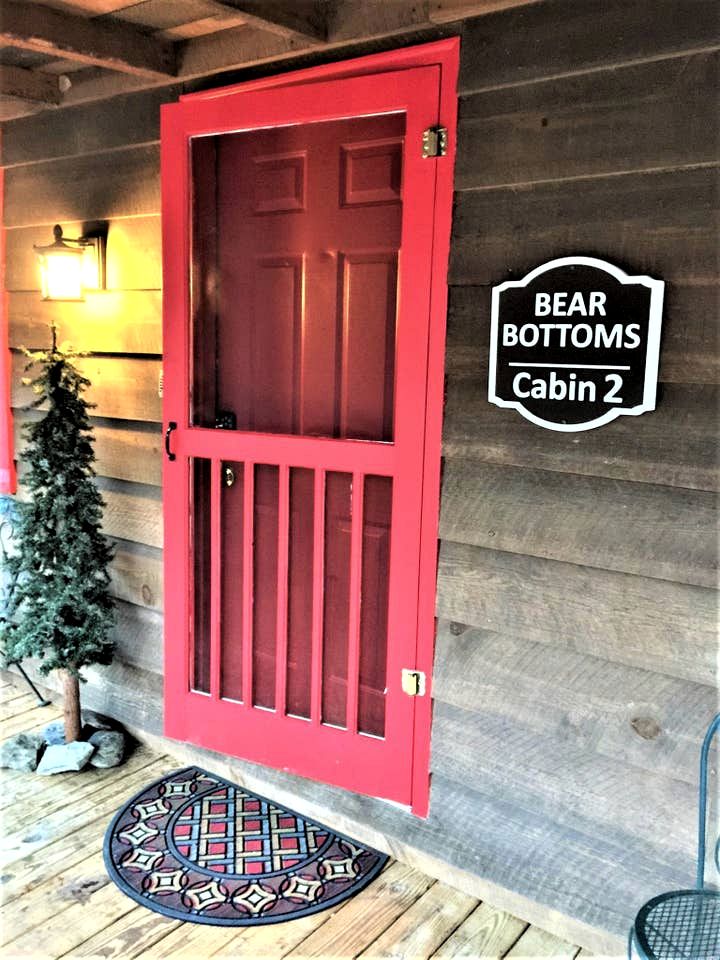 Fantastic Secluded Cabin with Hot-tub in Sevierville, Tennessee