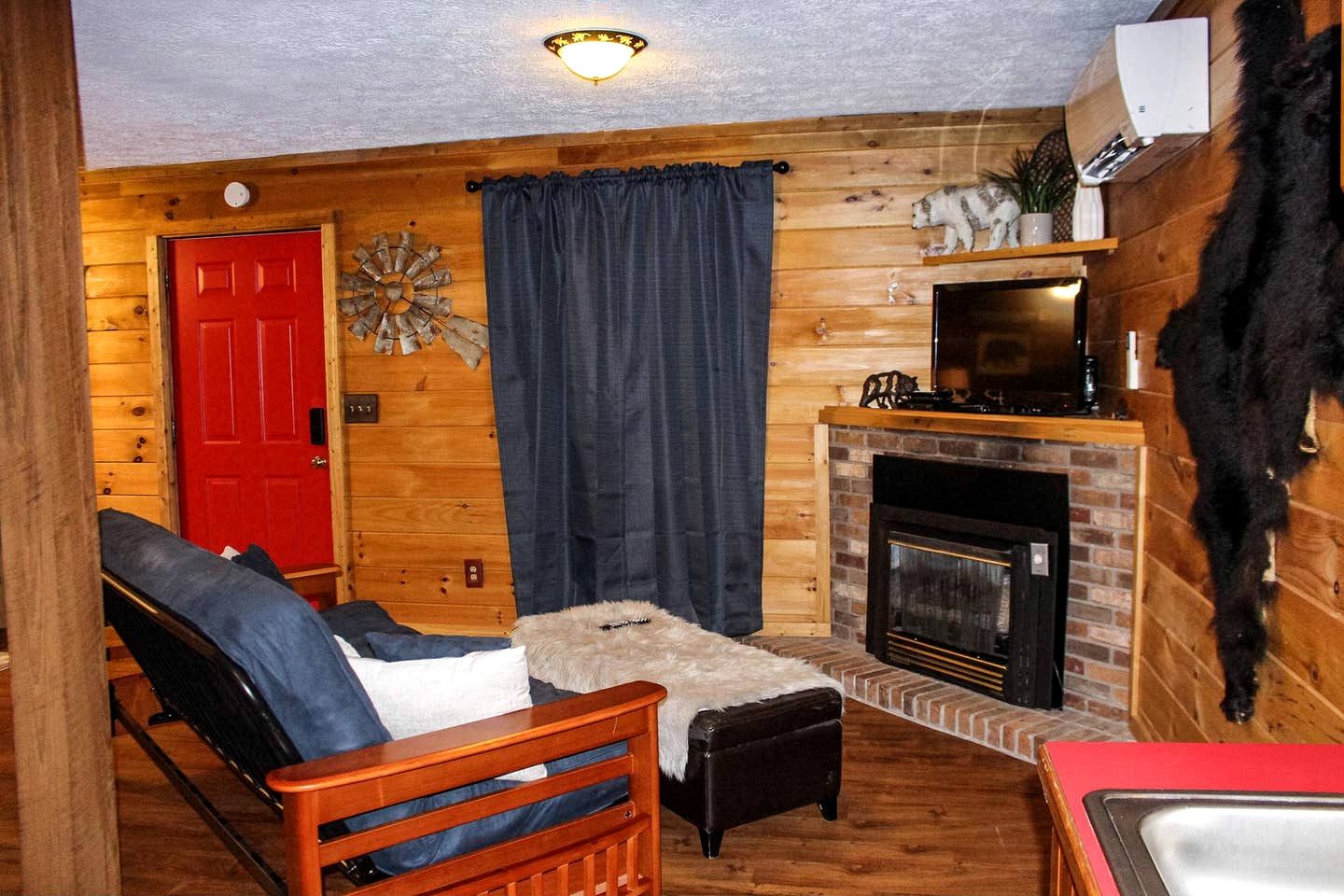 Fantastic Secluded Cabin with Hot-tub in Sevierville, Tennessee