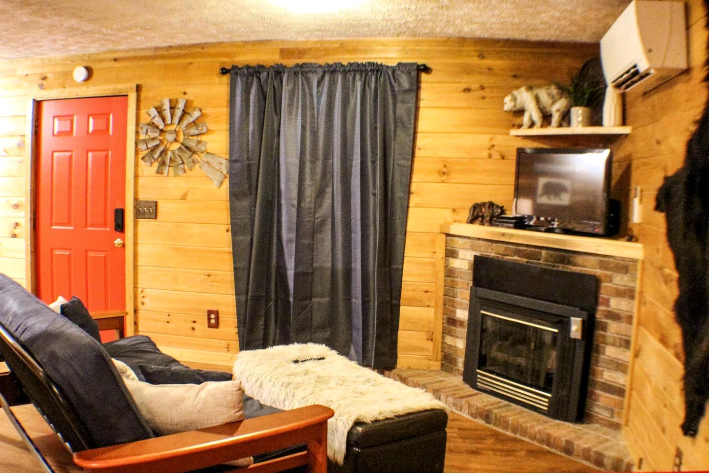 Fantastic Secluded Cabin with Hot-tub in Sevierville, Tennessee