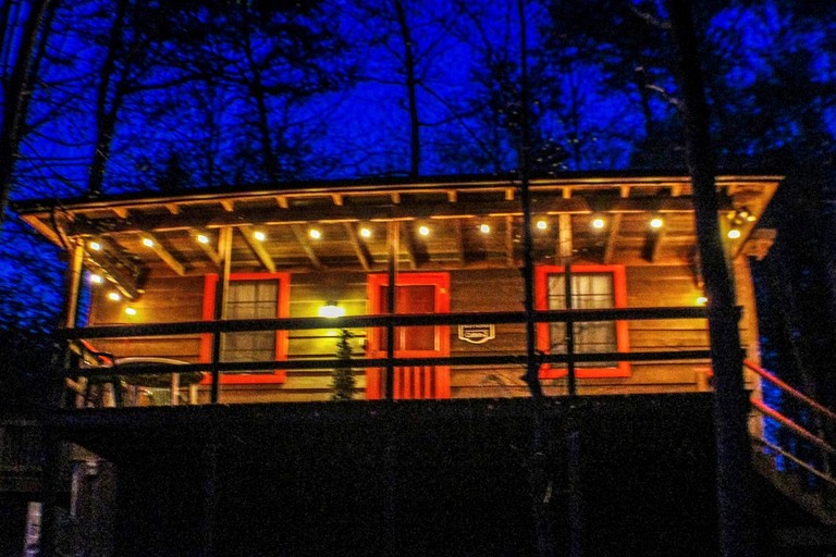 Fantastic Secluded Cabin with Hot-tub in Sevierville, Tennessee