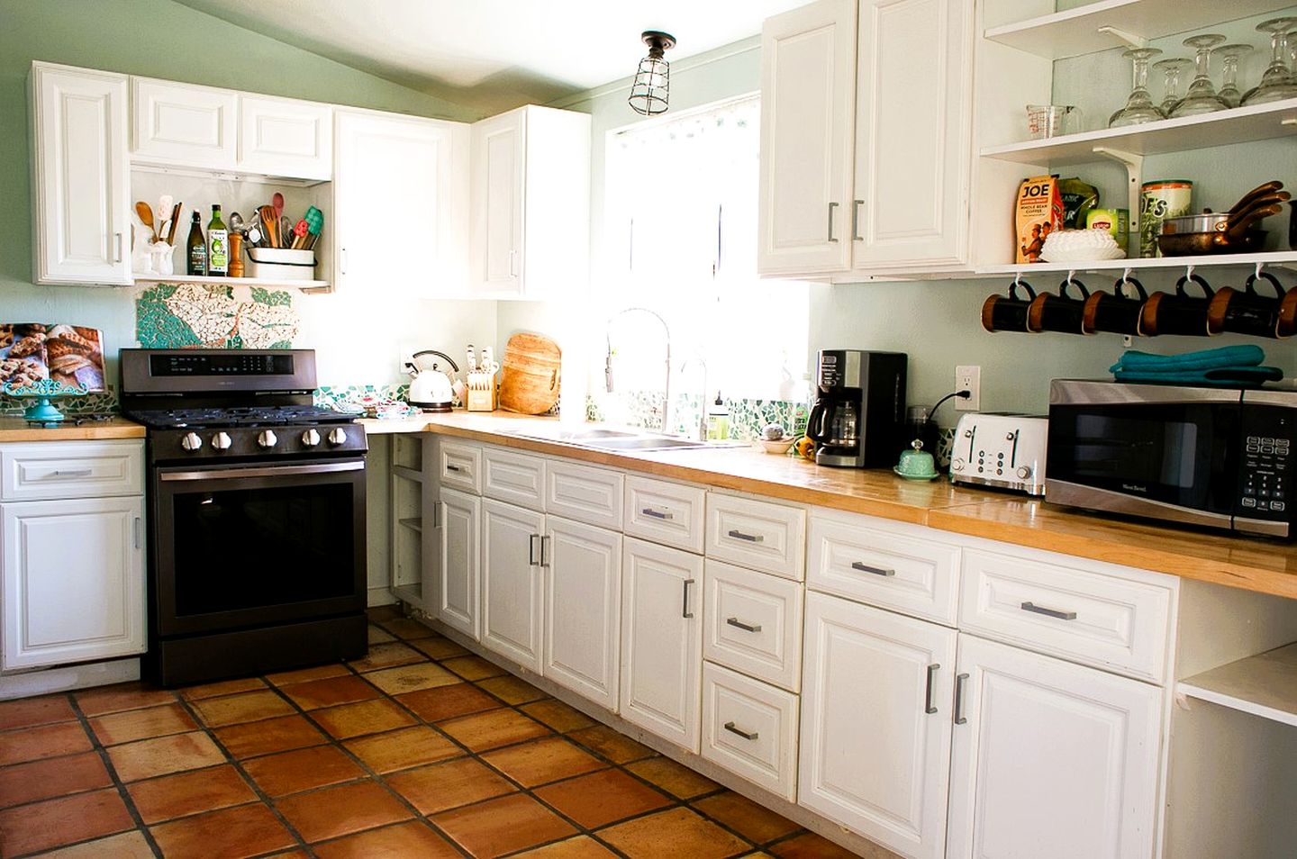 Pet Friendly Fantastic Secluded Cottage with Hot-tub in Rainbow, California