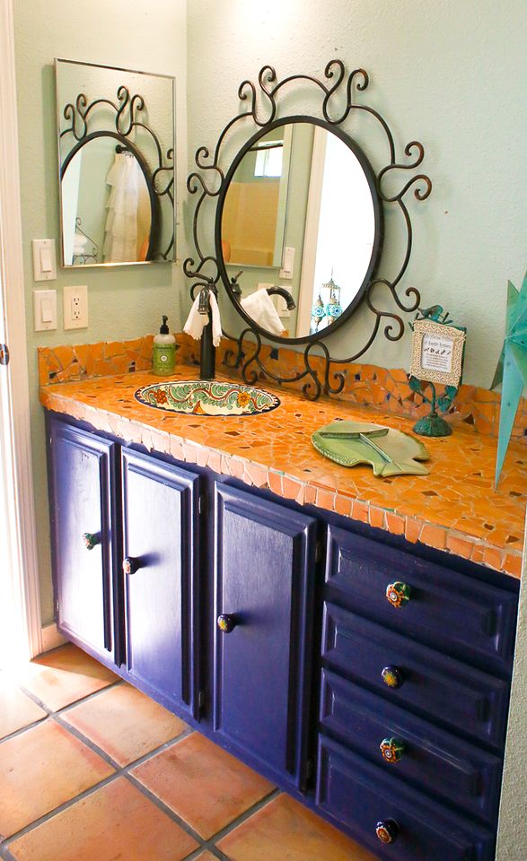 Pet Friendly Fantastic Secluded Cottage with Hot-tub in Rainbow, California