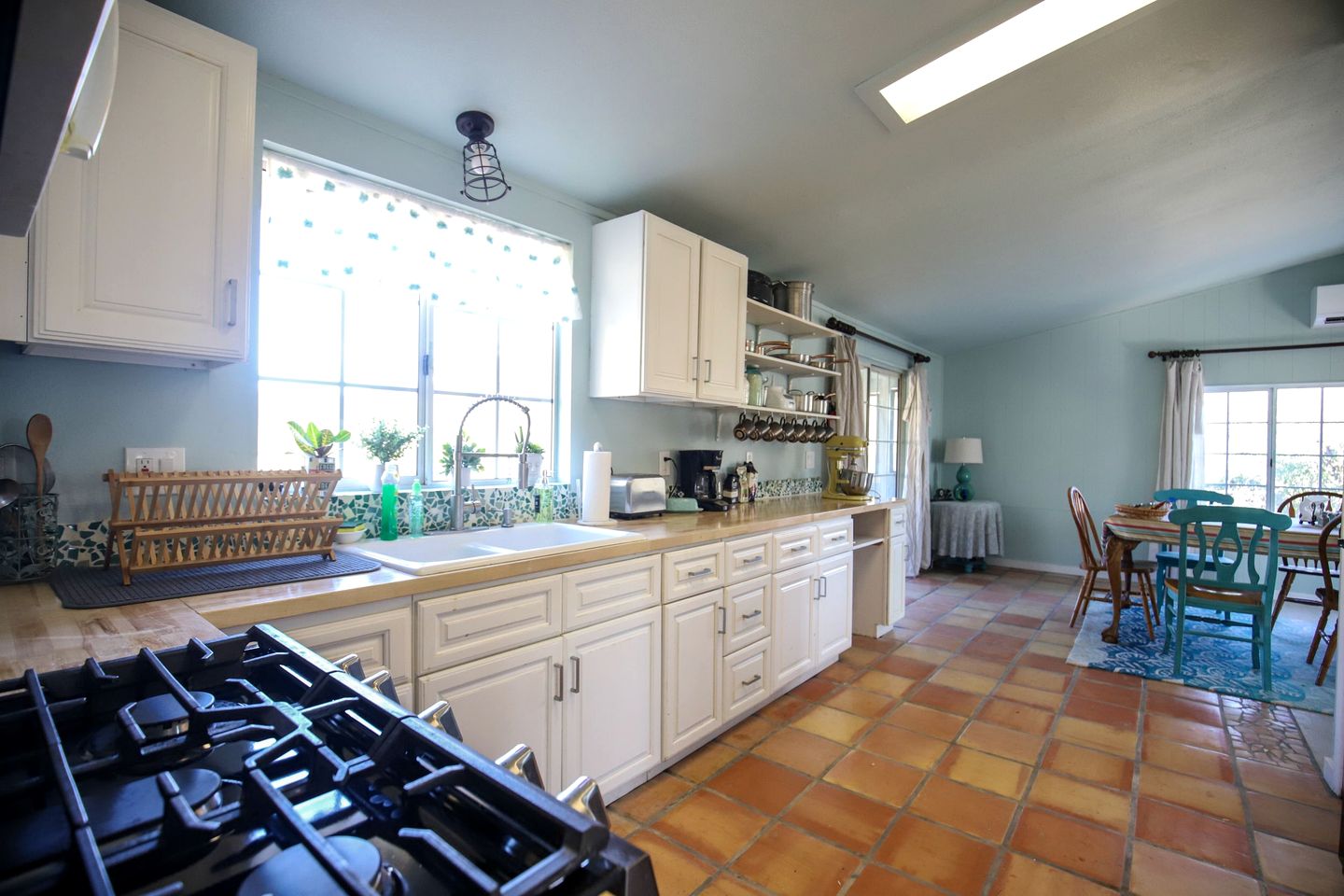 Pet Friendly Fantastic Secluded Cottage with Hot-tub in Rainbow, California