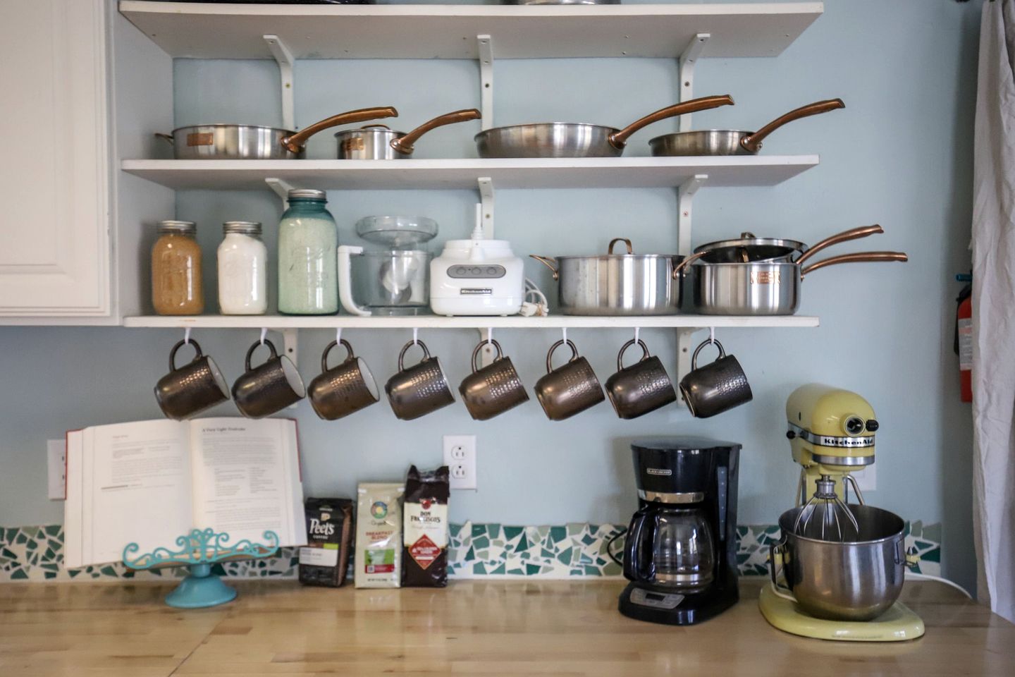 Pet Friendly Fantastic Secluded Cottage with Hot-tub in Rainbow, California