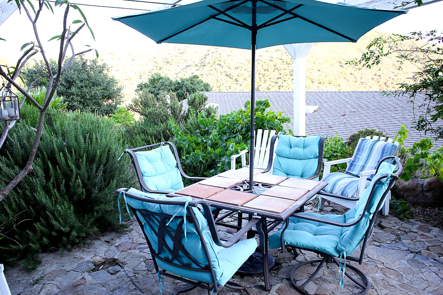 Pet Friendly Fantastic Secluded Cottage with Hot-tub in Rainbow, California