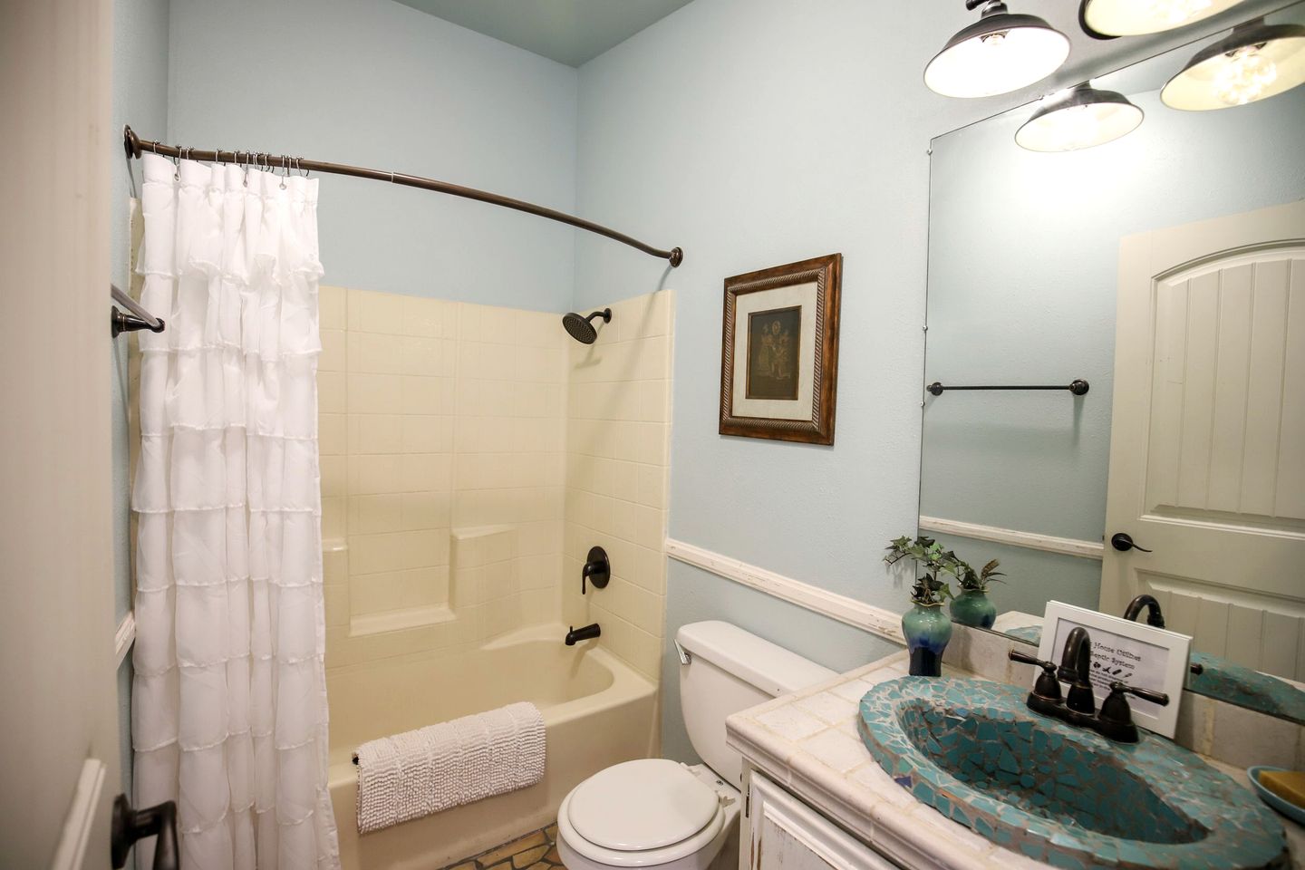 Pet Friendly Fantastic Secluded Cottage with Hot-tub in Rainbow, California