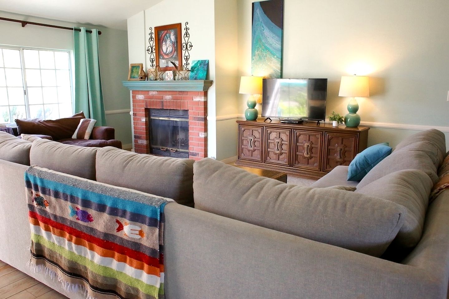 Pet Friendly Fantastic Secluded Cottage with Hot-tub in Rainbow, California