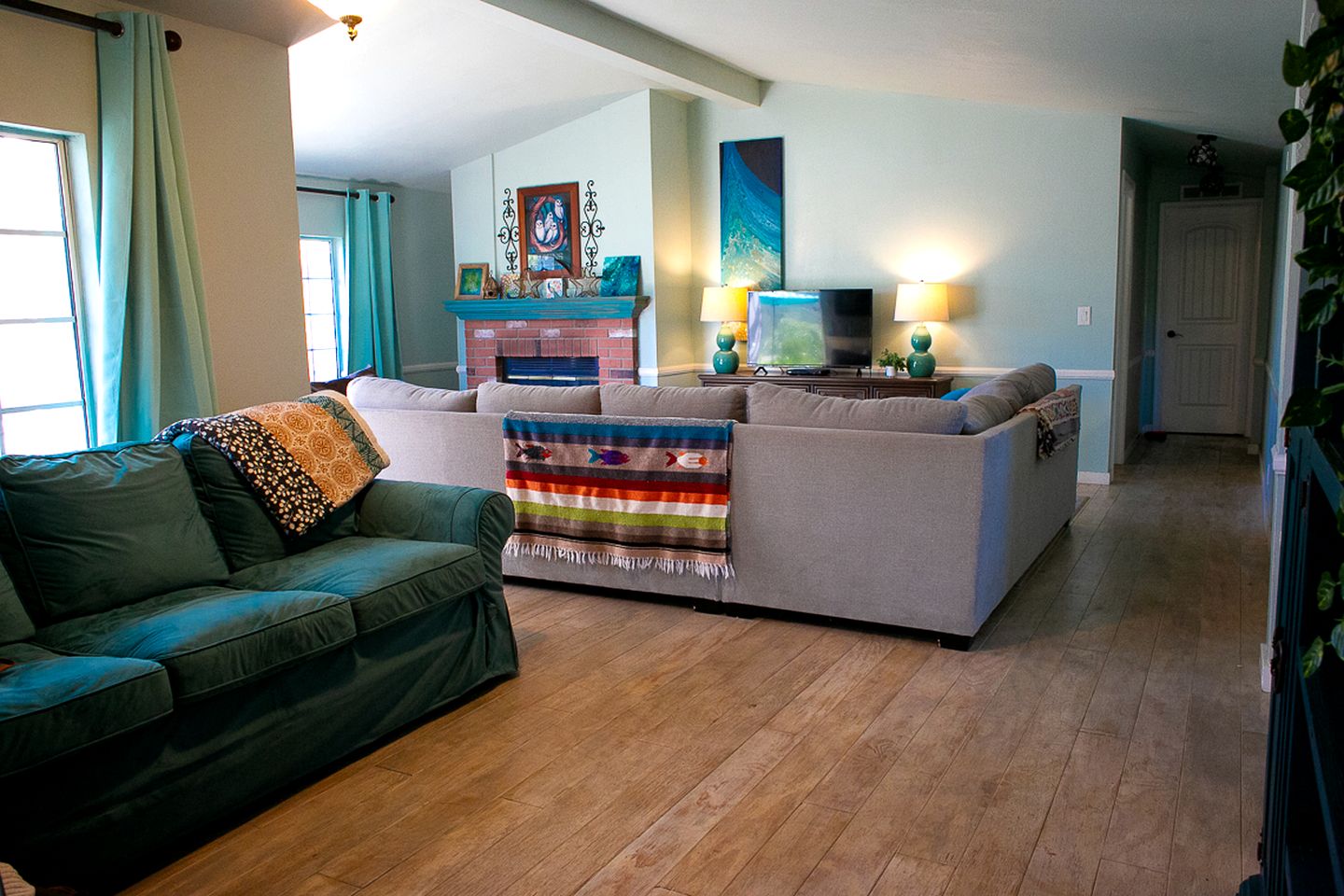 Pet Friendly Fantastic Secluded Cottage with Hot-tub in Rainbow, California