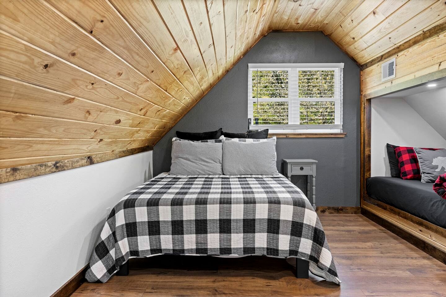 Fantastic Secluded Wooden Cabin with All Commodities in Nashoba, Oklahoma