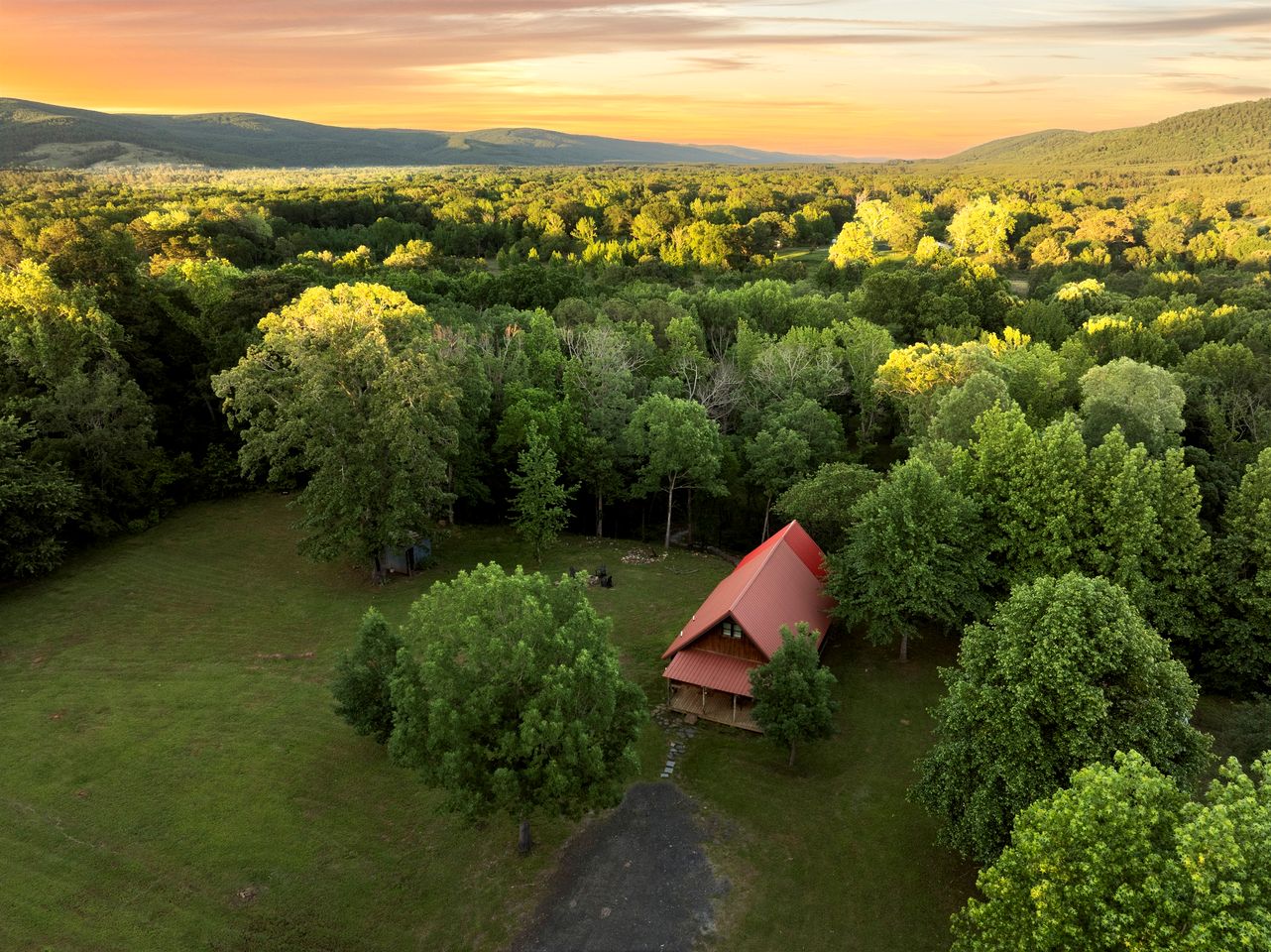Fantastic Secluded Wooden Cabin with All Commodities in Nashoba, Oklahoma
