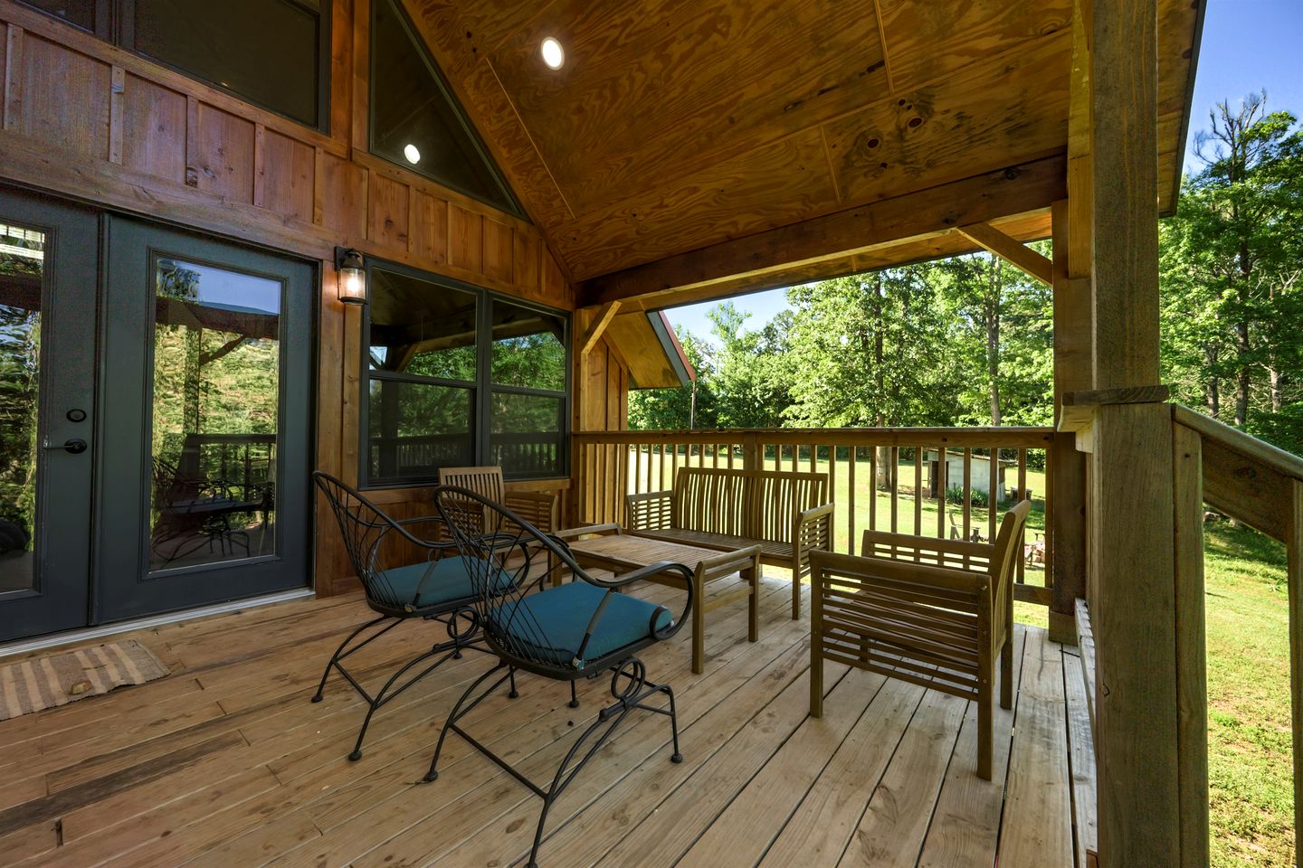 Fantastic Secluded Wooden Cabin with All Commodities in Nashoba, Oklahoma