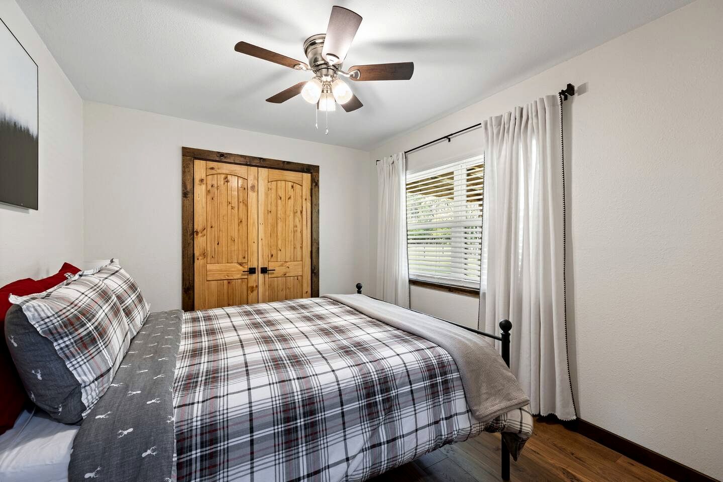 Fantastic Secluded Wooden Cabin with All Commodities in Nashoba, Oklahoma