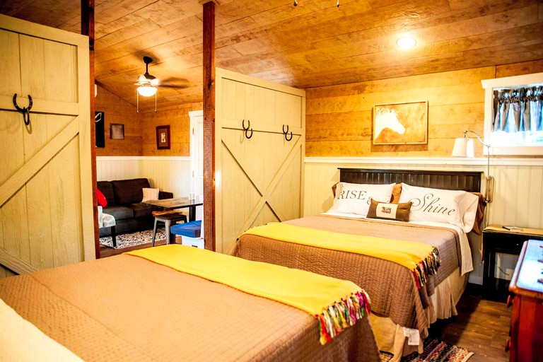 Cabins (Dripping Springs, Texas, United States)