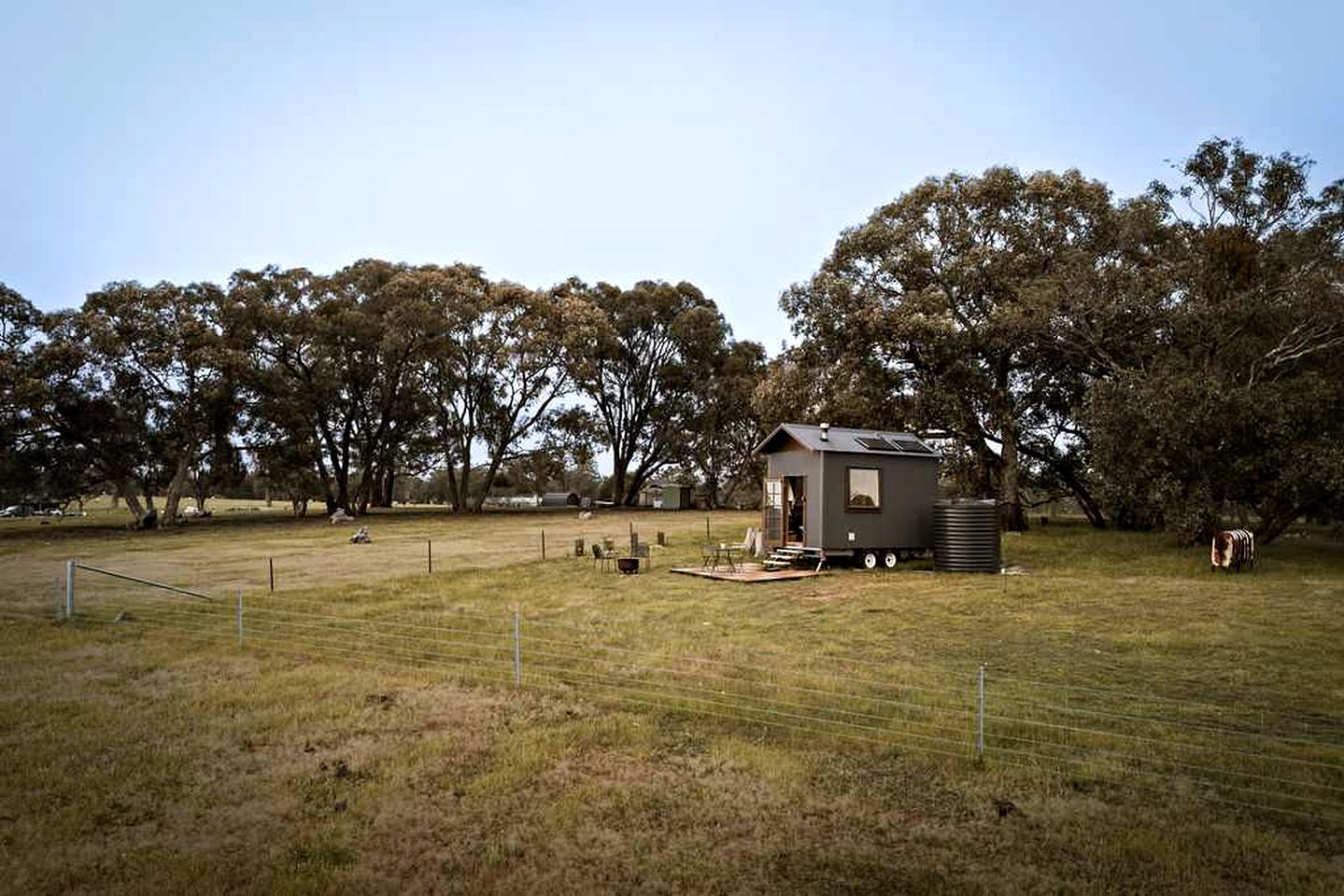 Fantastic Tiny House with Amazing Views of the Surrounding Hills and the Stars at Night in Taradale, Victoria