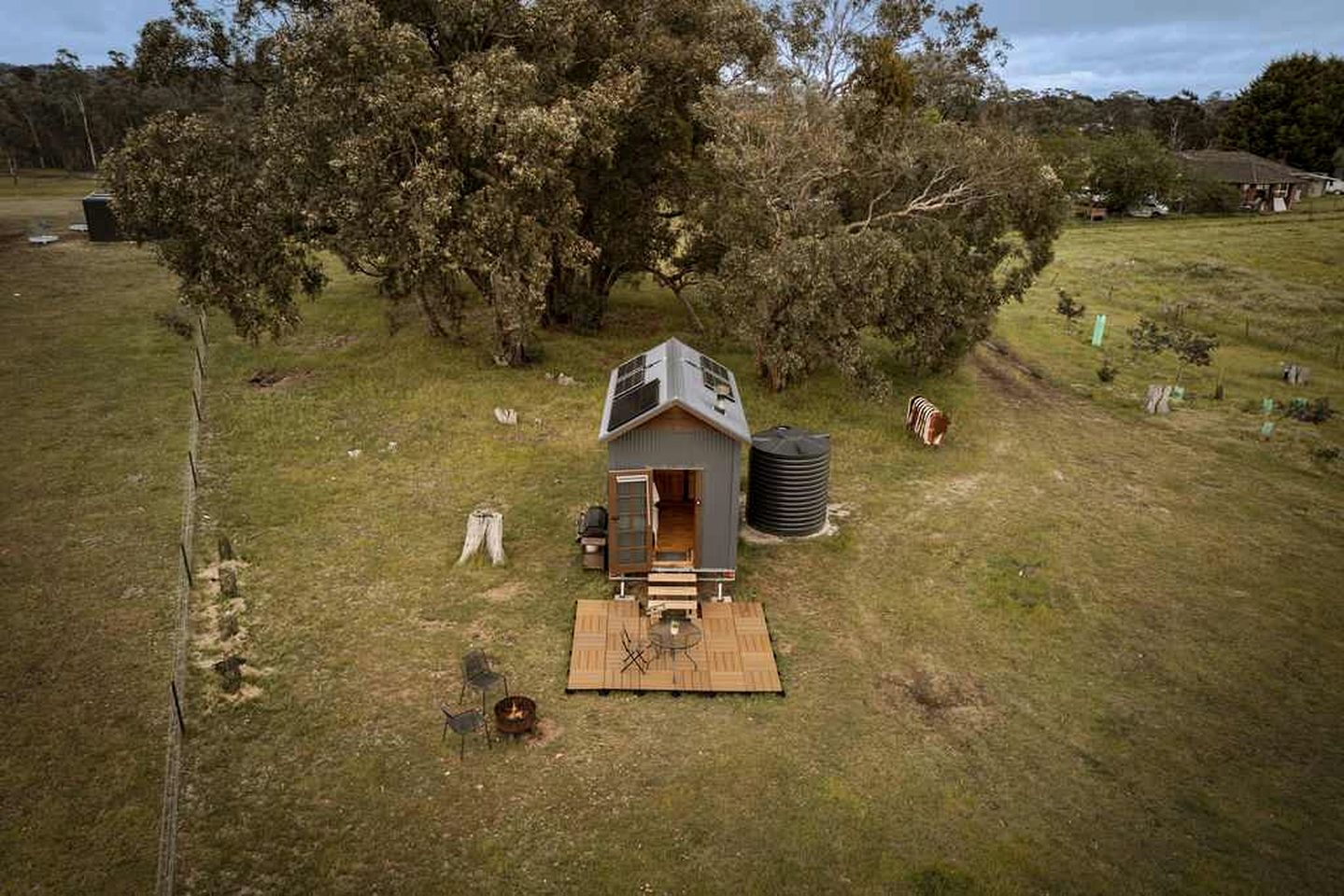 Fantastic Tiny House with Amazing Views of the Surrounding Hills and the Stars at Night in Taradale, Victoria