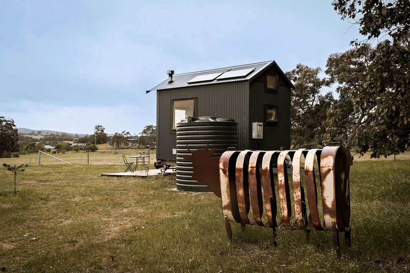 Fantastic Tiny House with Amazing Views of the Surrounding Hills and the Stars at Night in Taradale, Victoria