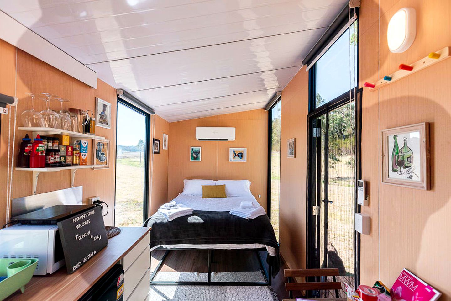 Fantastic Tiny House with Breathtaking Farmlands and Wine Tours in New South Wales, Australia