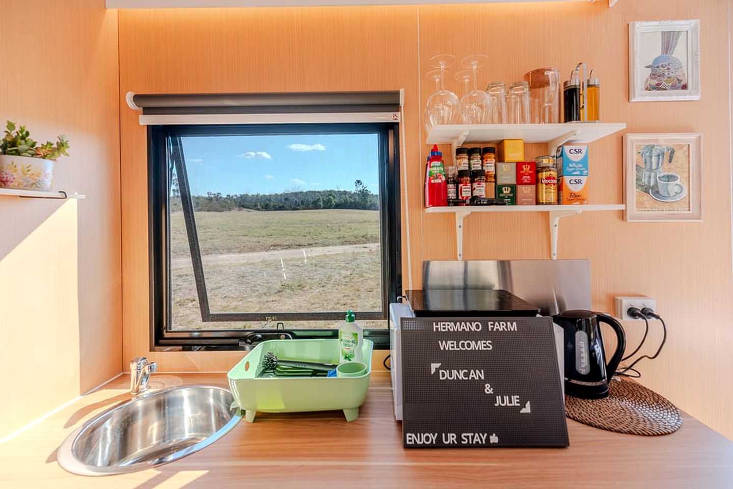 Fantastic Tiny House with Breathtaking Farmlands and Wine Tours in New South Wales, Australia