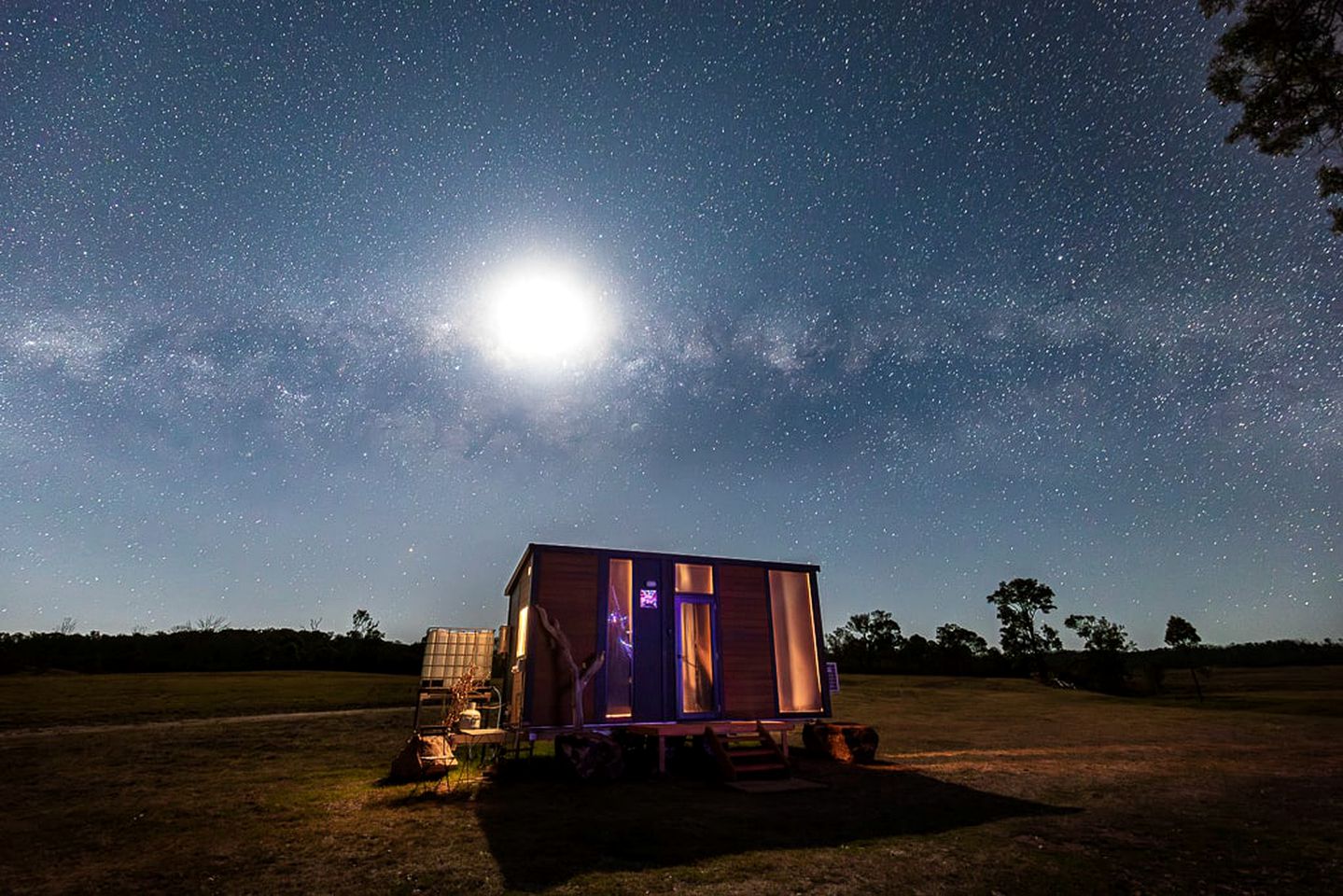 Fantastic Tiny House with Breathtaking Farmlands and Wine Tours in New South Wales, Australia