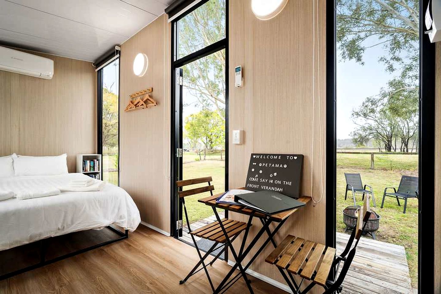 Fantastic Tiny House with Nice Sights in Glen Caim, Queensland