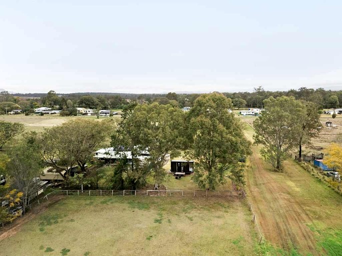 Tiny Houses (Australia, Glen Cairn, Queensland)