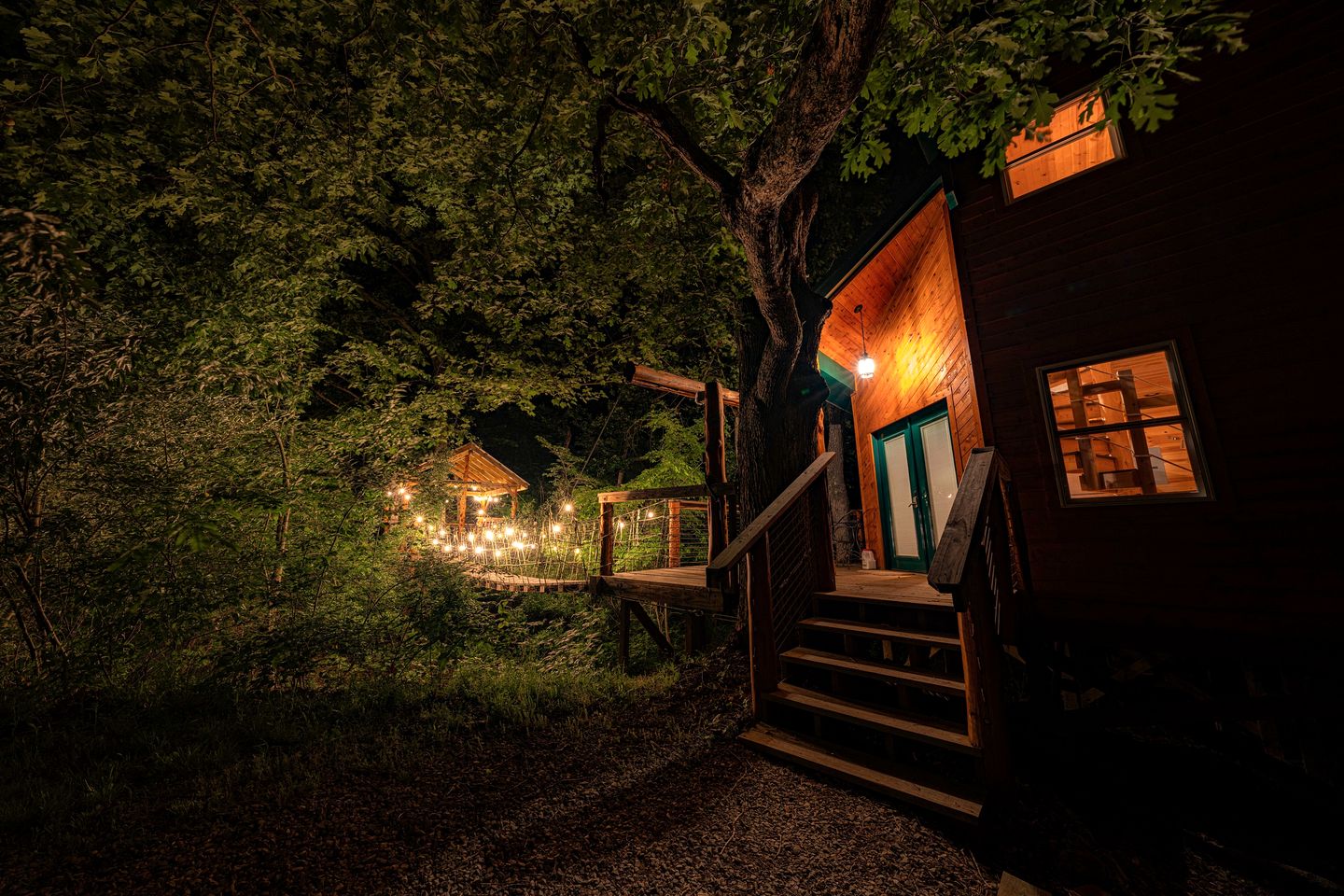 Fantastic Treehouse with Fire Pit and Hot-tub in Herod, Illinois