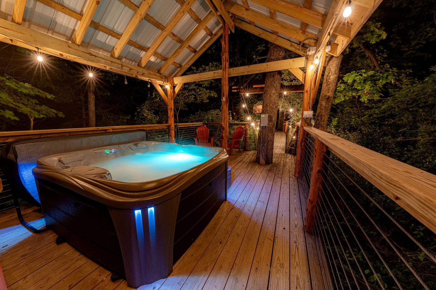 Fantastic Treehouse with Fire Pit and Hot-tub in Herod, Illinois