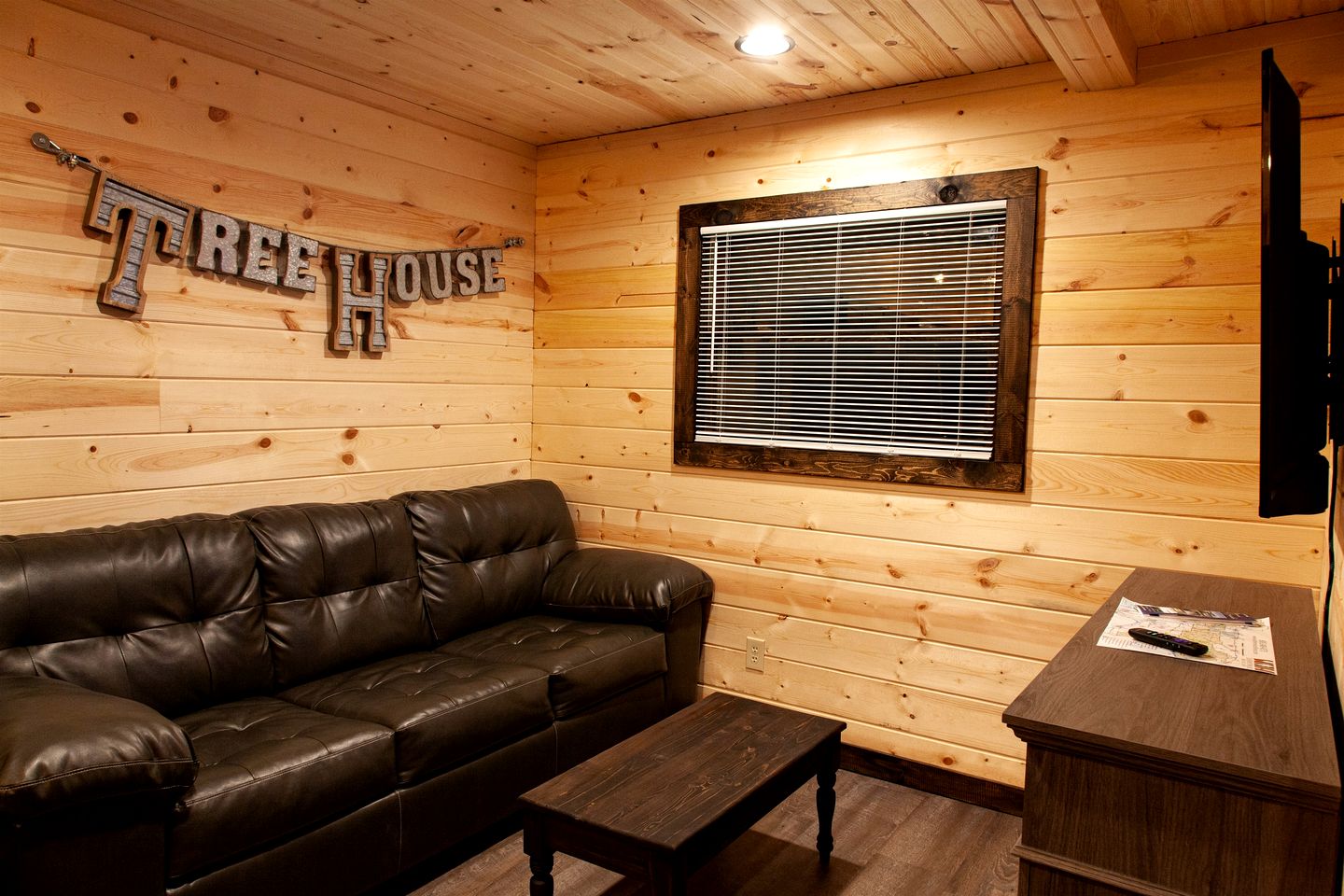 Fantastic Treehouse with Fire Pit and Hot-tub in Herod, Illinois