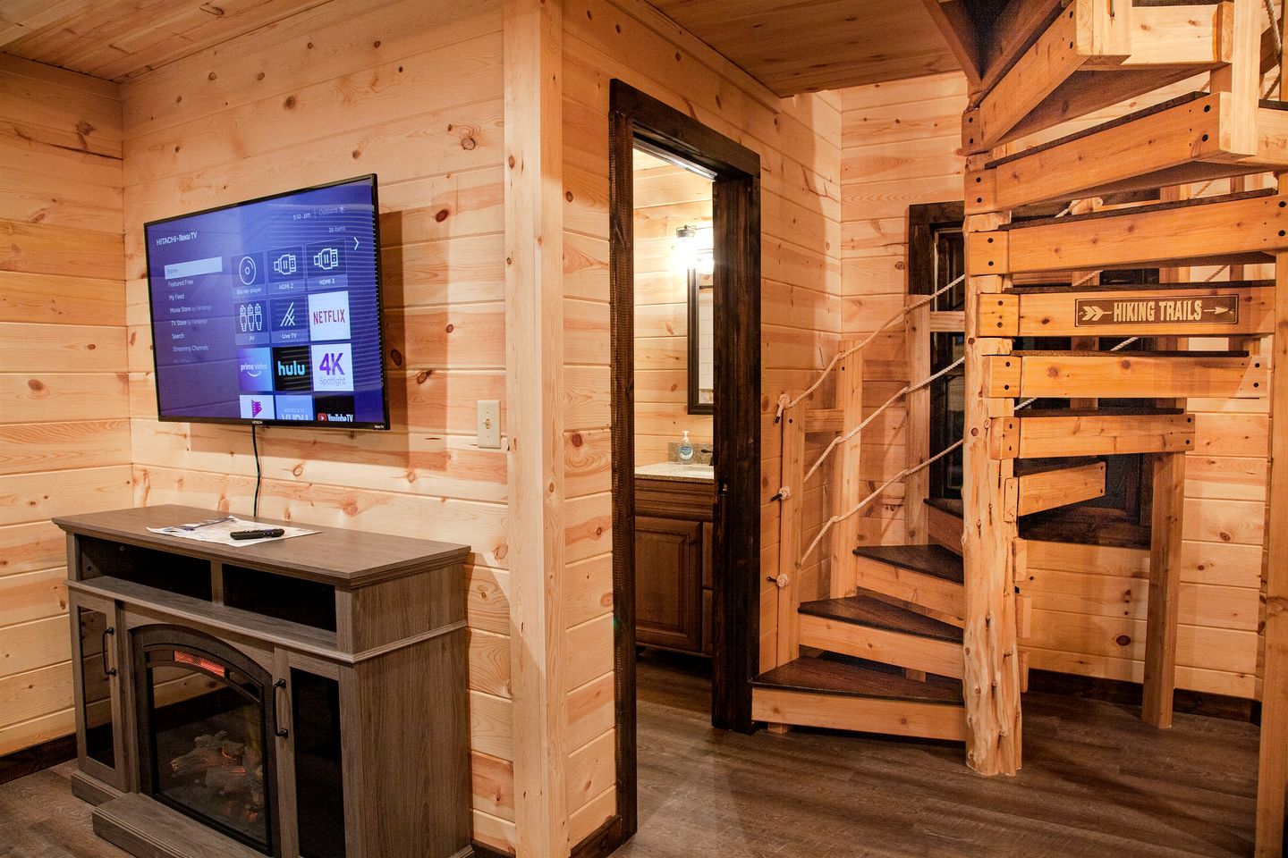 Fantastic Treehouse with Fire Pit and Hot-tub in Herod, Illinois