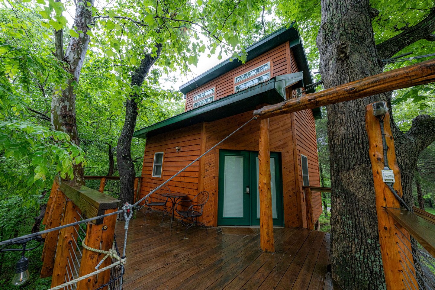 Fantastic Treehouse with Fire Pit and Hot-tub in Herod, Illinois
