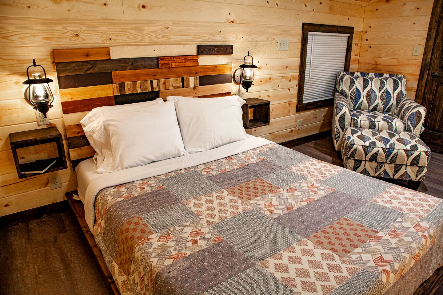 Fantastic Treehouse with Fire Pit and Hot-tub in Herod, Illinois