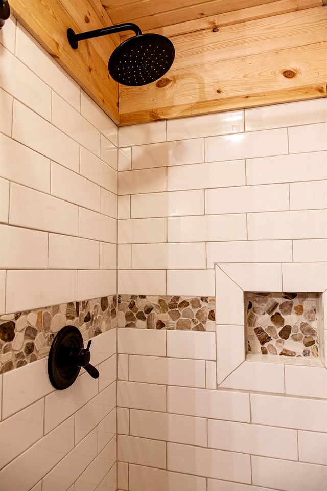 Fantastic Treehouse with Fire Pit and Hot-tub in Herod, Illinois