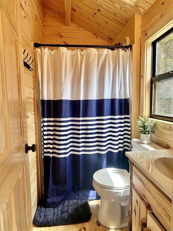Fantastic Waterfront Wooden Cabin in Milbridge, Maine