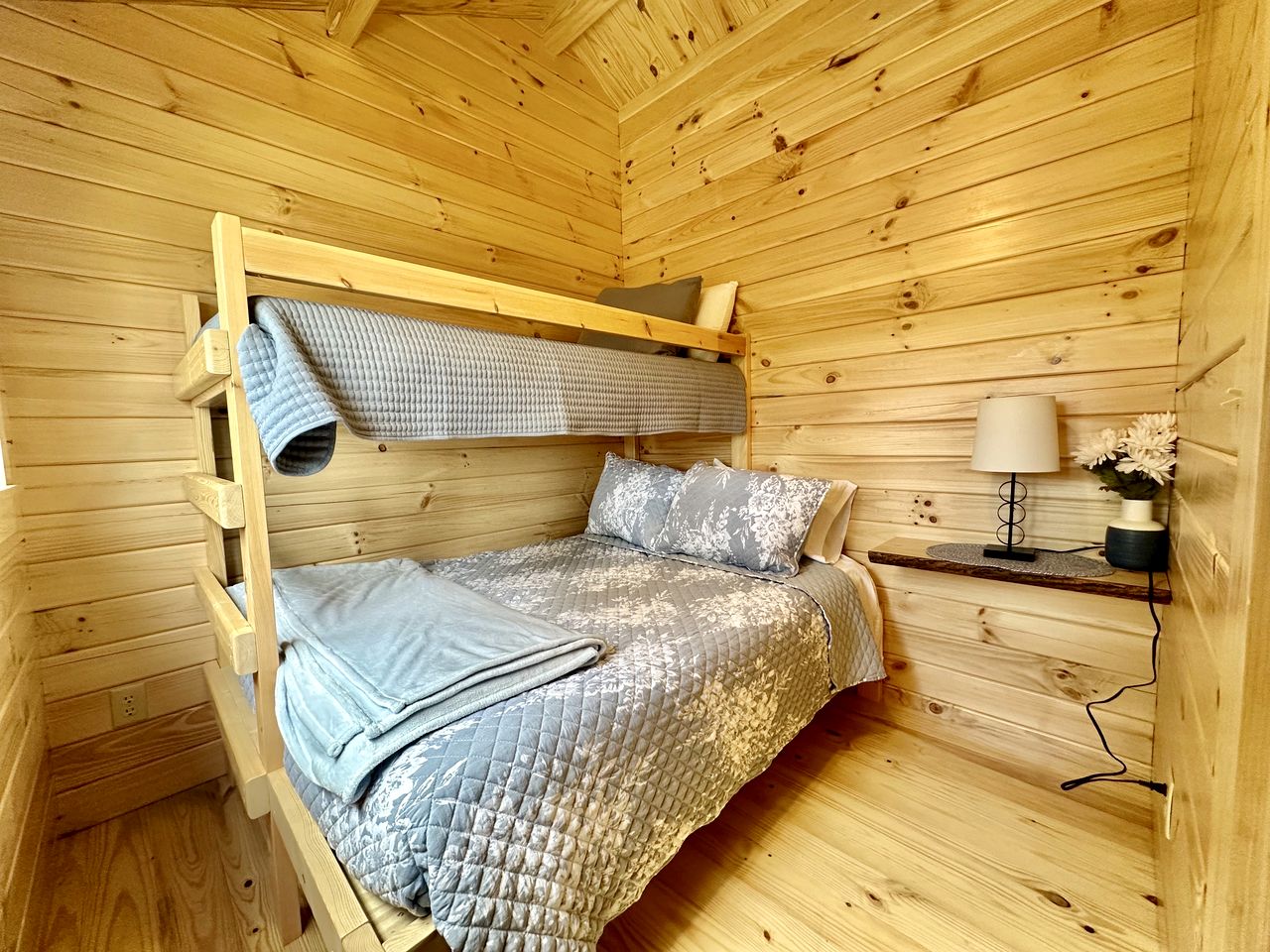 Fantastic Waterfront Wooden Cabin in Milbridge, Maine