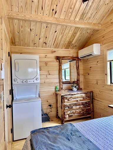 Cabins (United States of America, Milbridge, Maine)