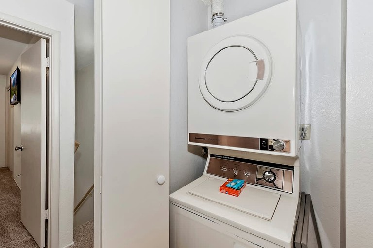 Cabins (United States of America, Big Bear Lake, California)