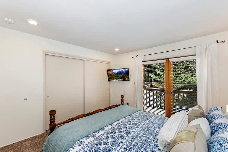 Cabins (United States of America, Big Bear Lake, California)